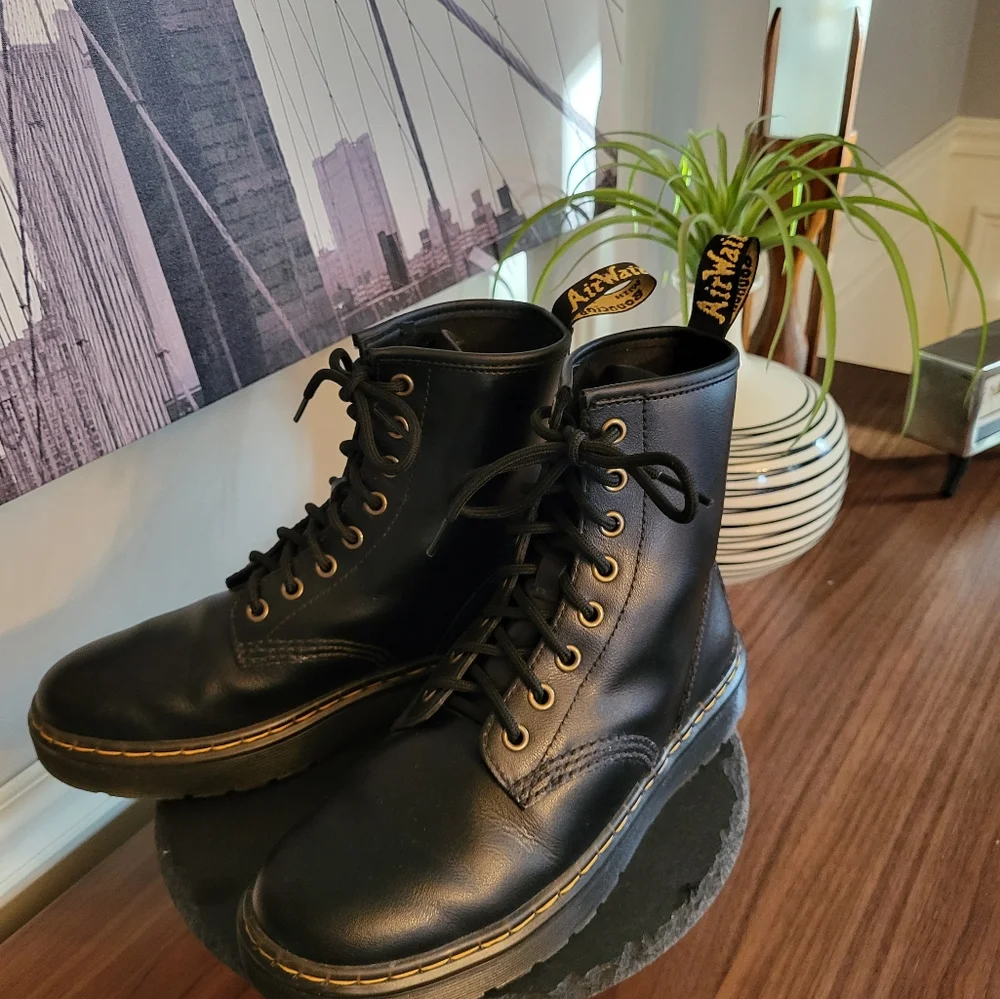 Doc Martin Boots - Picture 4 of 10